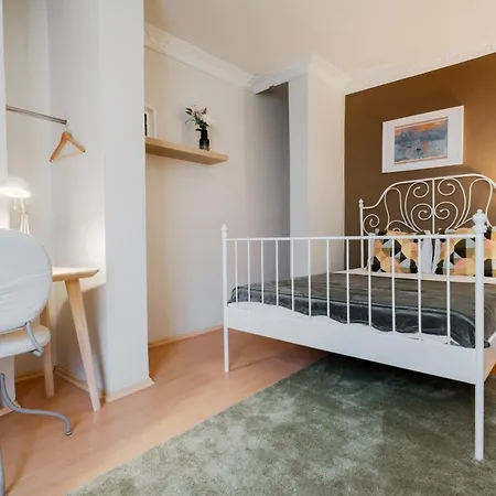 Flat W Balcony Near Taksim Square In Istiklal
