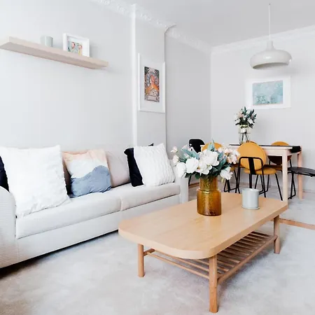 Flat W Balcony Near Taksim Square In Istiklal شقة *