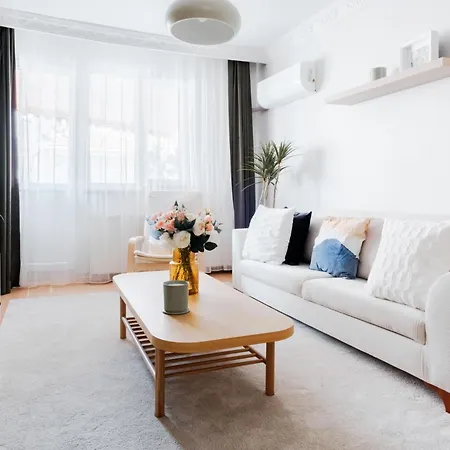Flat W Balcony Near Taksim Square In Istiklal *
